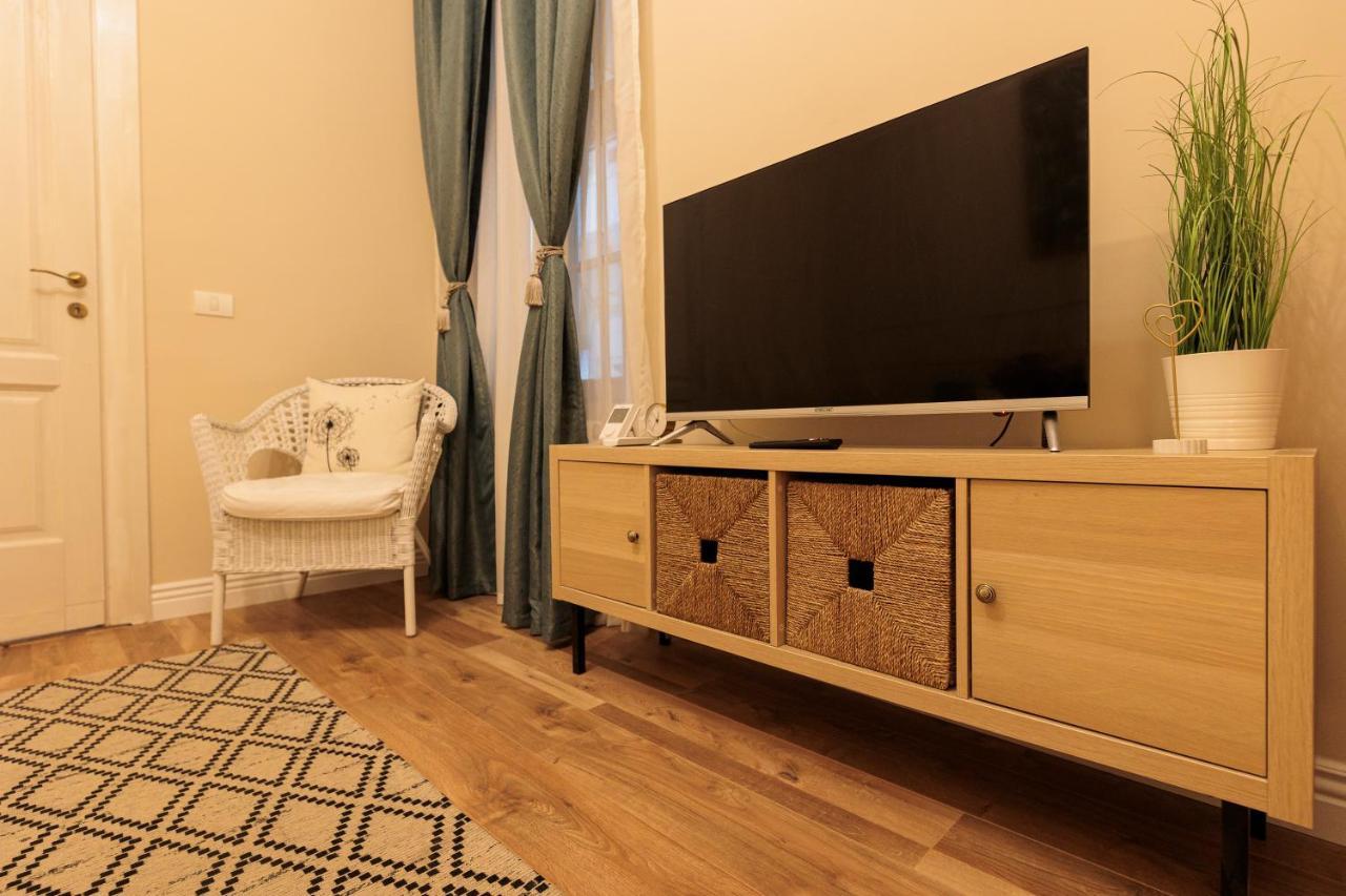 Cozy Apartment In The Historical City Center Timisoara Exterior photo